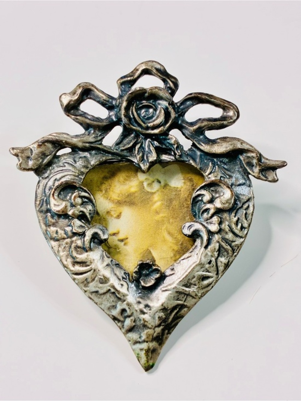 Romantic Antique Style Heart Frame Brooch Silver Tone w/Removable Photo Center